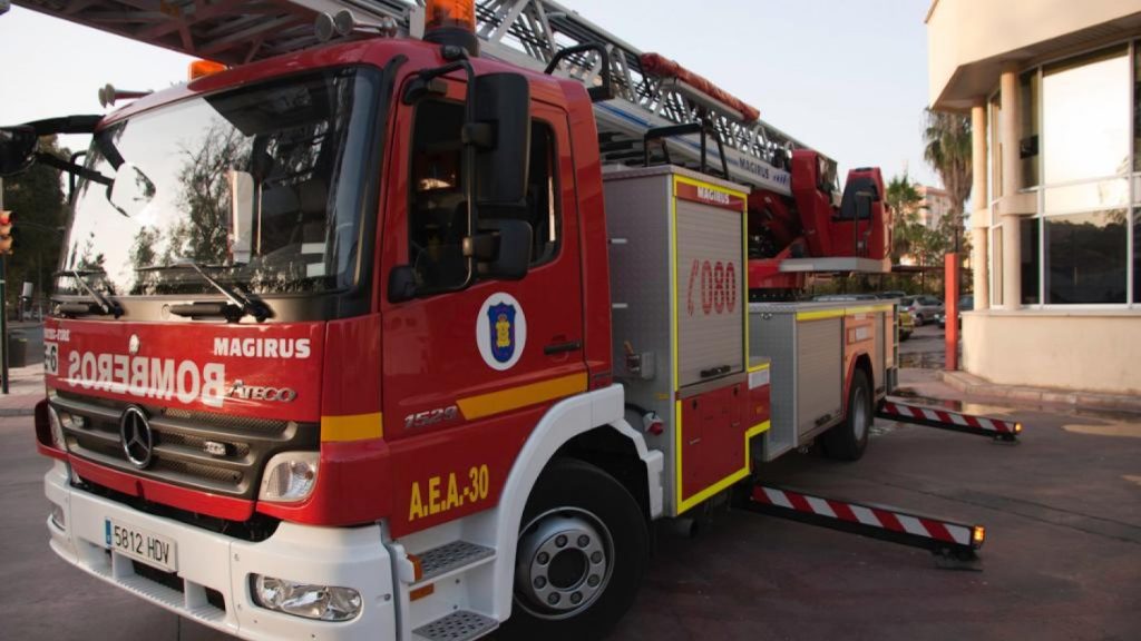 Incendio en una vivienda de Alhaurín de la Torre moviliza a los bomberos durante más de cuatro horas