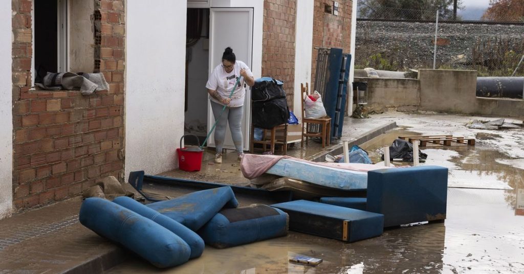 Tormenta desata el pánico en Cártama y obliga a evacuar a varios vecinos
